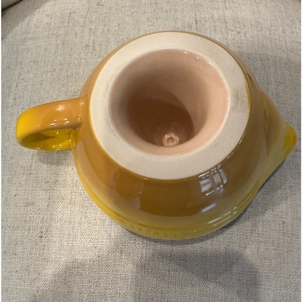Le Creuset Rare Yellow On Yellow Color Citrus Juicer Squeezer Lemon Orange NICE